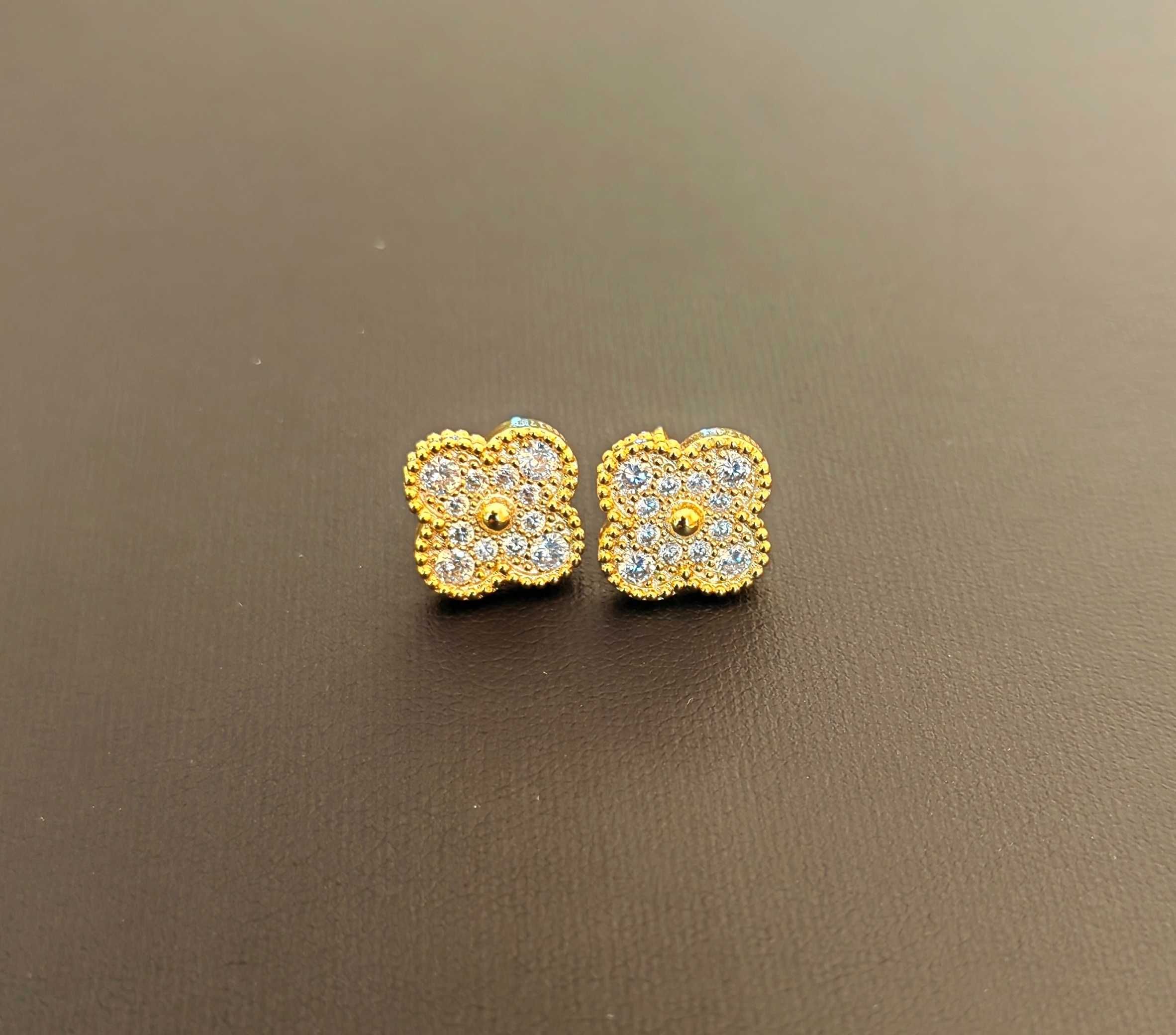 Златни дамски обеци със бял седеф - Van Cleef & Arpels VCA
