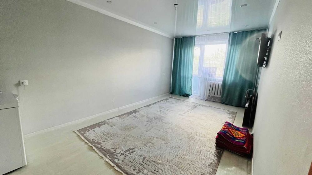 Продам 3комн квартиру на 11А возле остановки