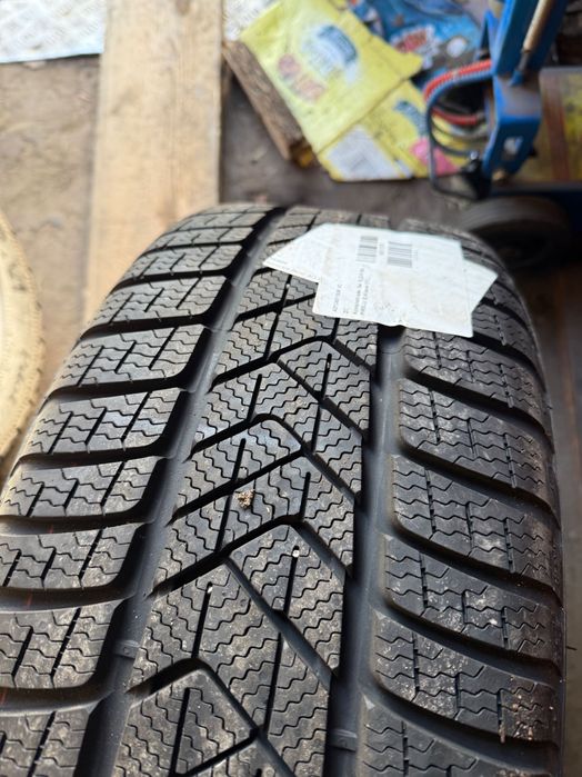 245 45 18 Pirelli