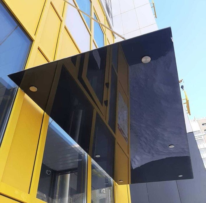 Козырек из каленного Стекла.