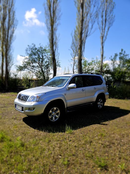 Toyota Land Cruiser, an 2006, 265.000 km, 7 locuri, 2 set-uri cauciuc