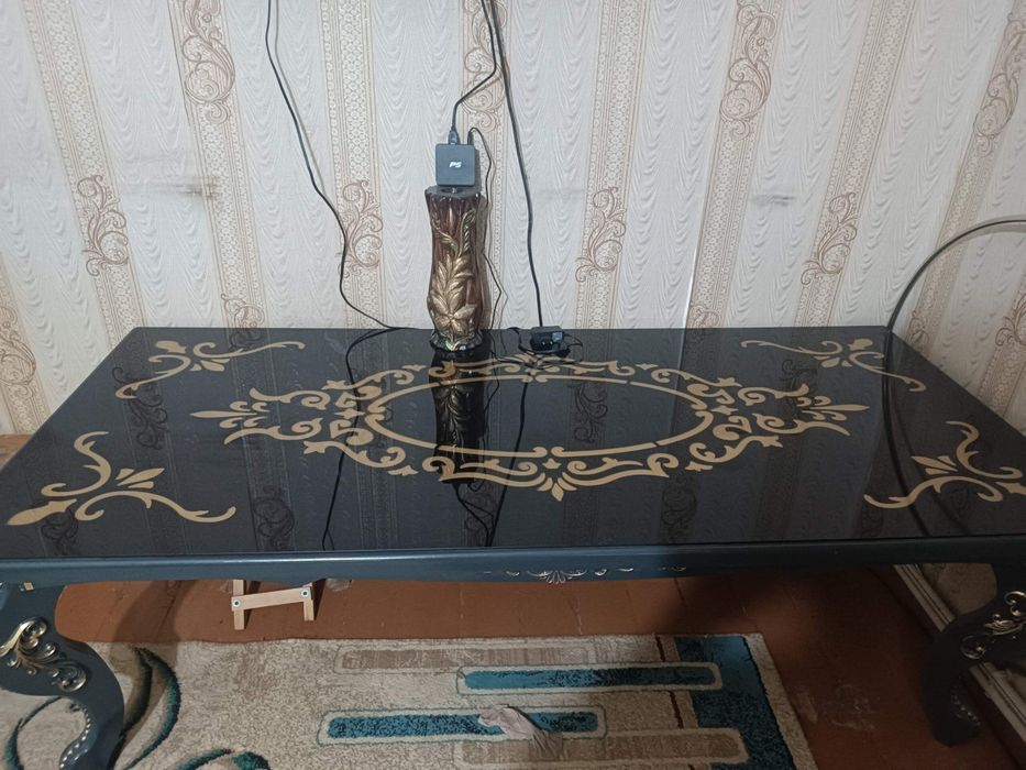 Продается стол, для зала!