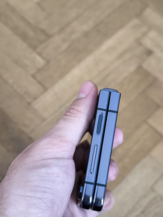 Samsung Galaxy flip 5