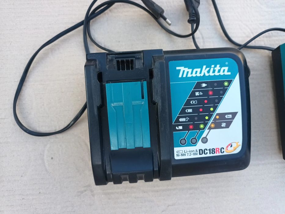 Vând  încărcător rapid Makita original