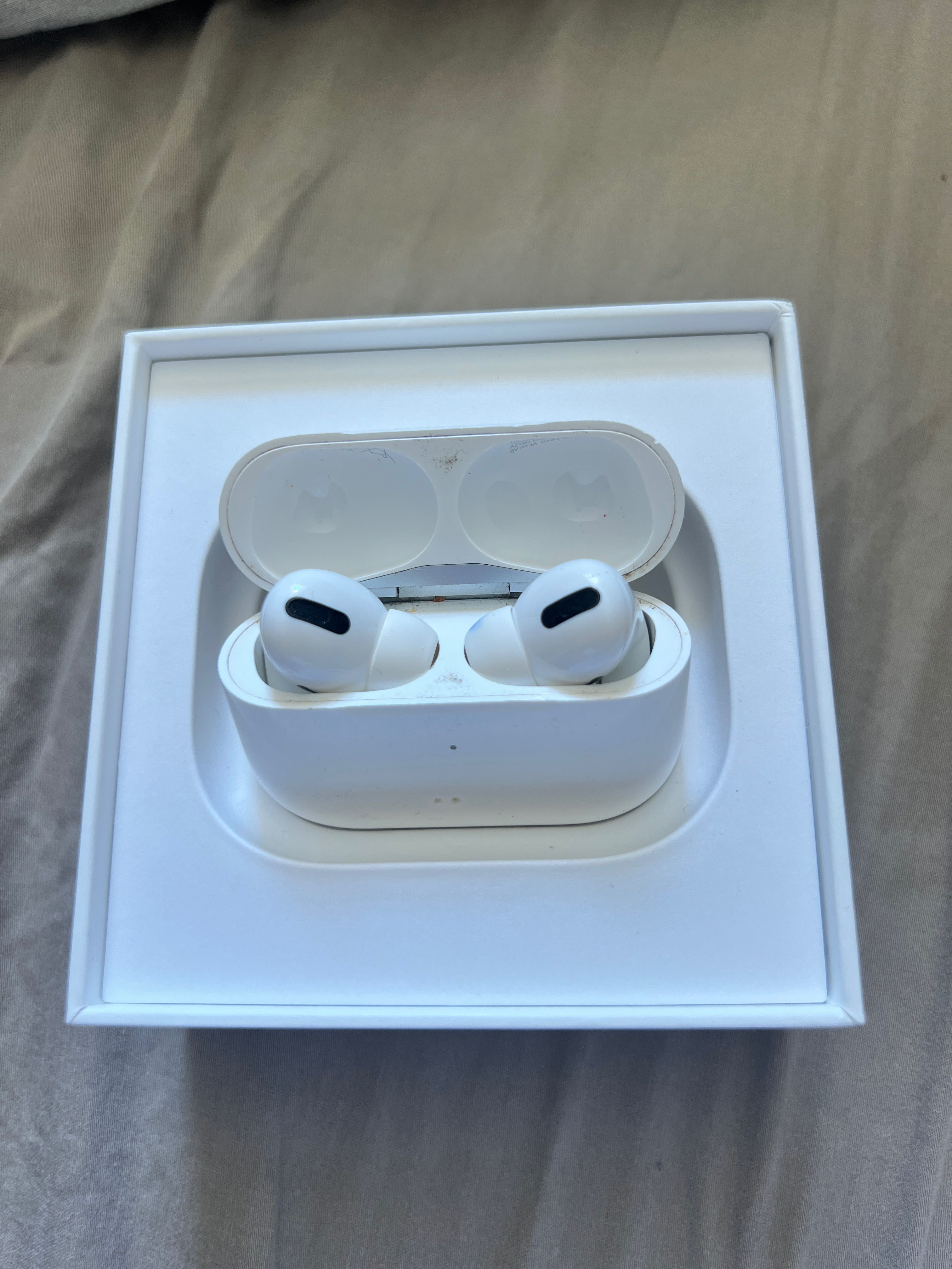 Слушалки AirPods