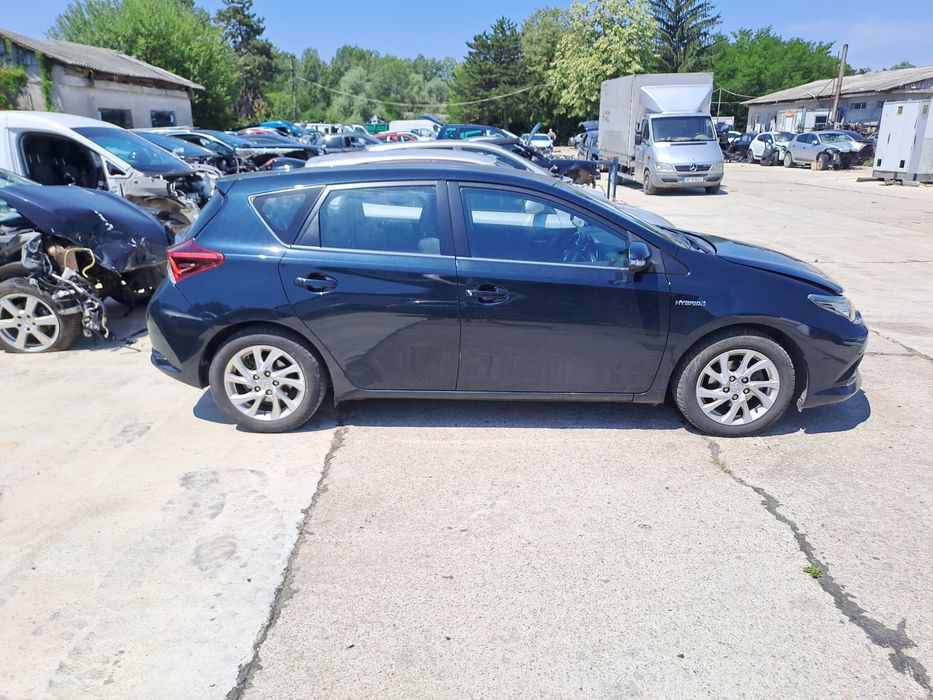 Dezmembrez dezmembrez Toyota Auris hibrid cod motor 2ZR-FXE