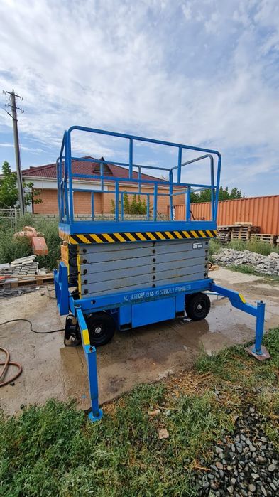 Аренда ножничного подъемника 15 000 тнг. смена. Подъемник. Леса. Вышка