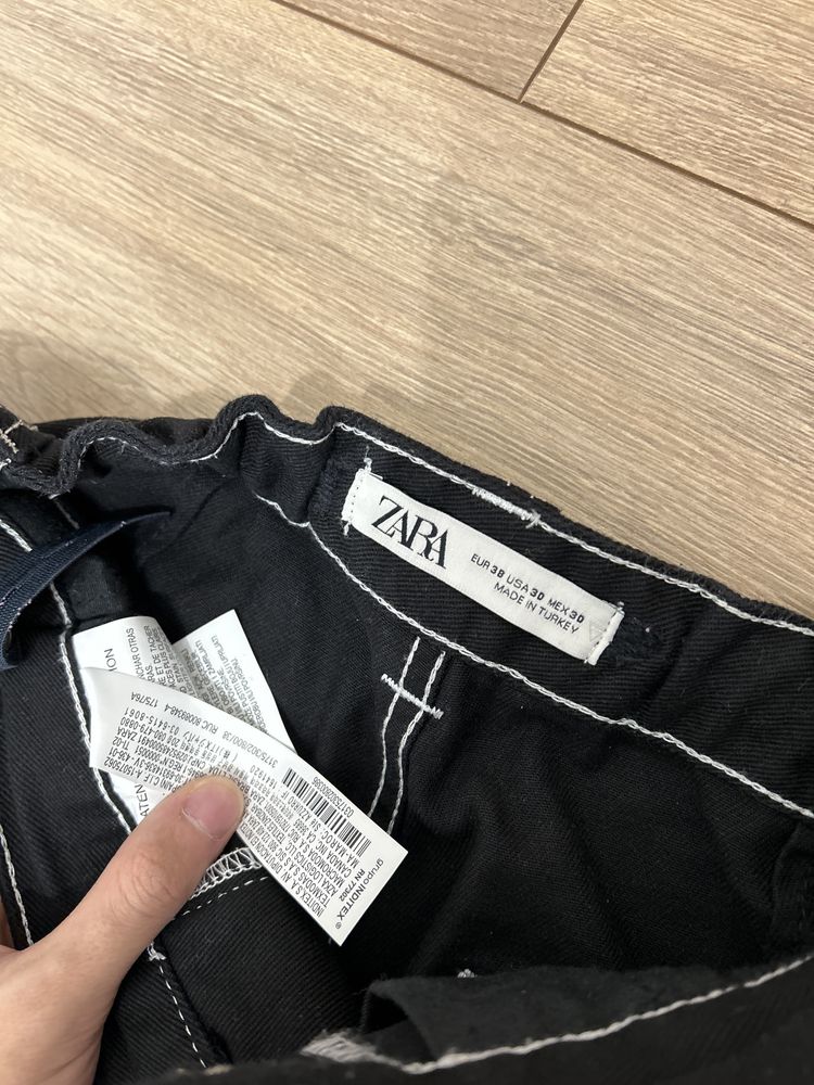 Zara джинсы черные с белой прошивкой