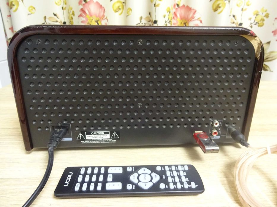 Radio FM, DAB, CD, MP3, USB, AUX, Bluetooth, Ceas