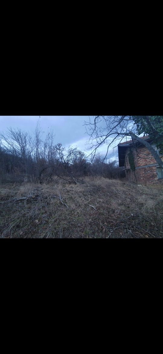 Къща в с Липница на 60км от София