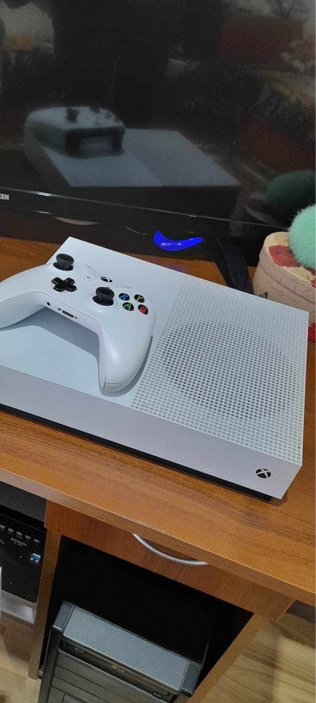 Конзола Xbox One S