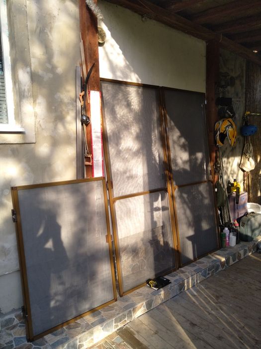 Plase insecte la comandă. Reparatii, reglaje termopane, uși, ferestre.