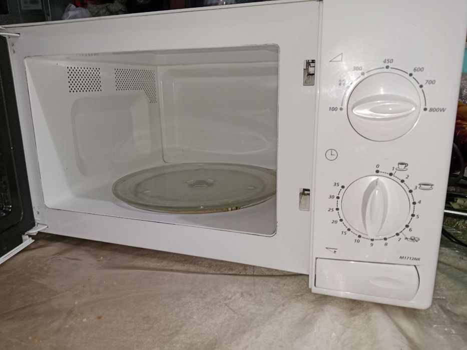 Продаётся микроволновка хорошо работает один месяцев гарантия есть