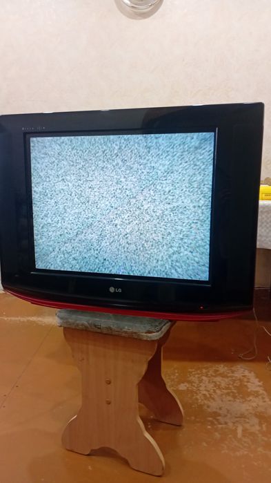 Телевизор LG,в хорошем состаянии