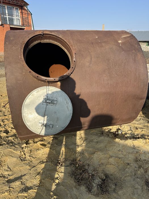 Продам бочку 4 куба под воду, смеси, корма и т.д