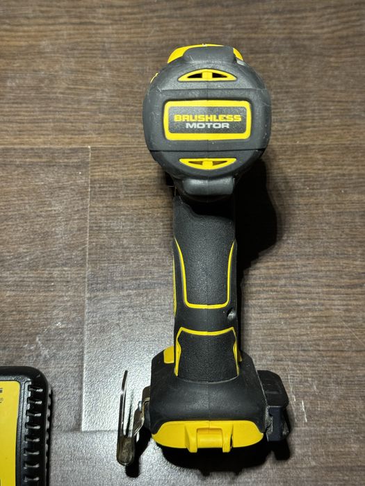 DeWalt DCD777 DCD 777 autofiletanta  incarcator  acumulatori