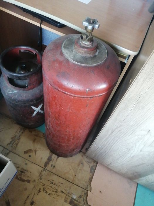 Продам газовый баллон (большой)