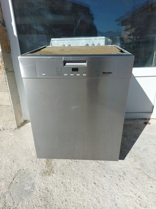 Съдомиялна Miele
Цена 490лв.
14 комплекта
Бърза програма
Отложен старт