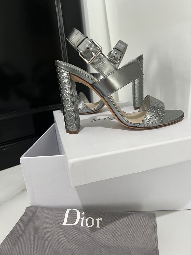 Sandale christian Dior in stare buna originale mas 37