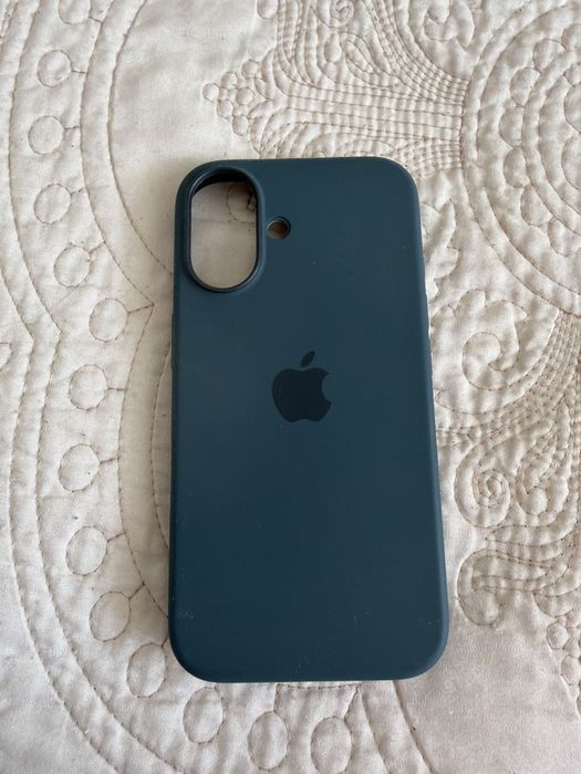 Продам оригинальный чехол на iphone 16 новый, но без коробки