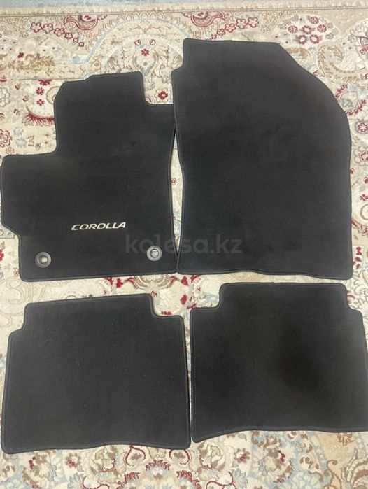 Продам коврики на Короллу