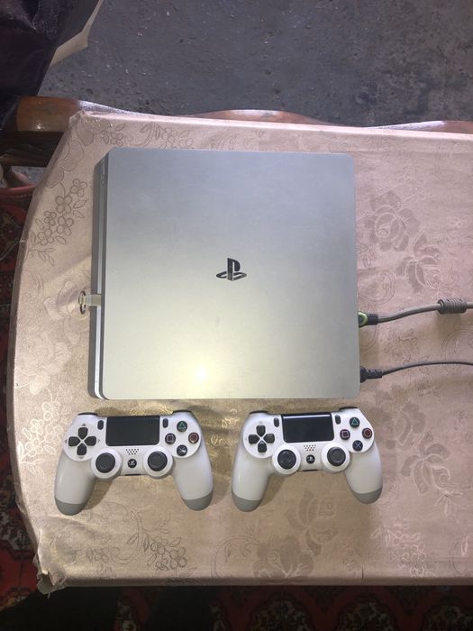 Playstation 4 Slim 1Tb Silver Sotiladi
