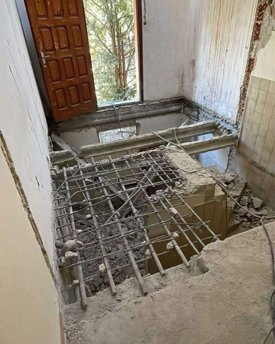 Firma executam lucrari in constructii ,Demolari Mecanizate si Manuale.