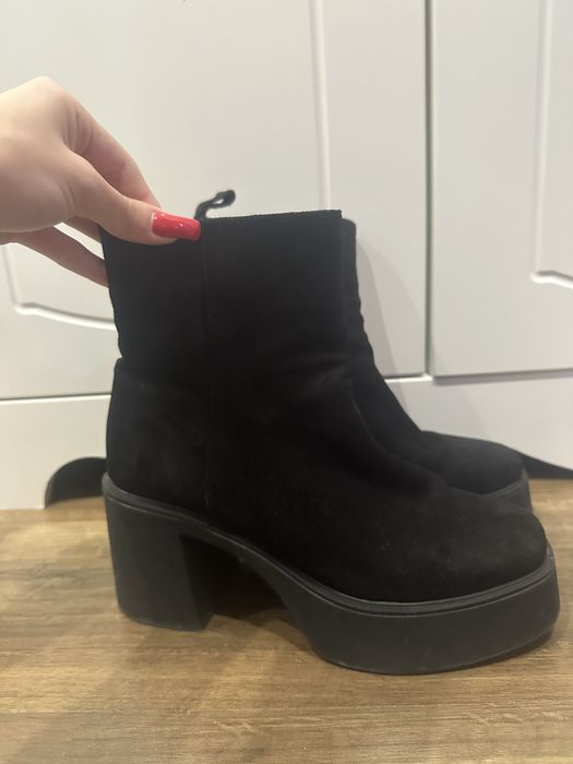 велурени черни боти