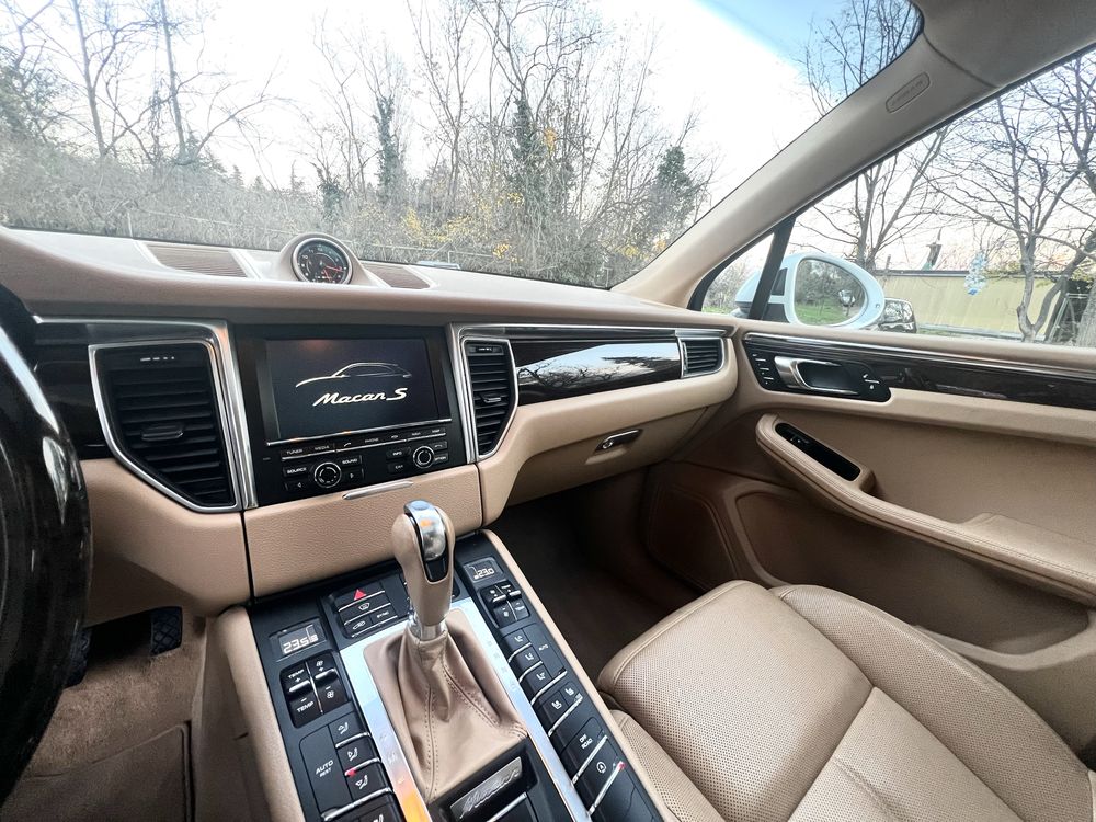 Porsche Macan v8