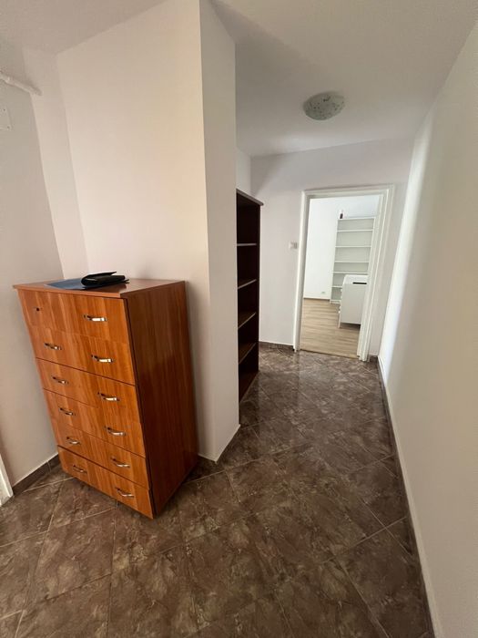 Închiriez apartament 2 camere, pretabil birou sau cabinet.