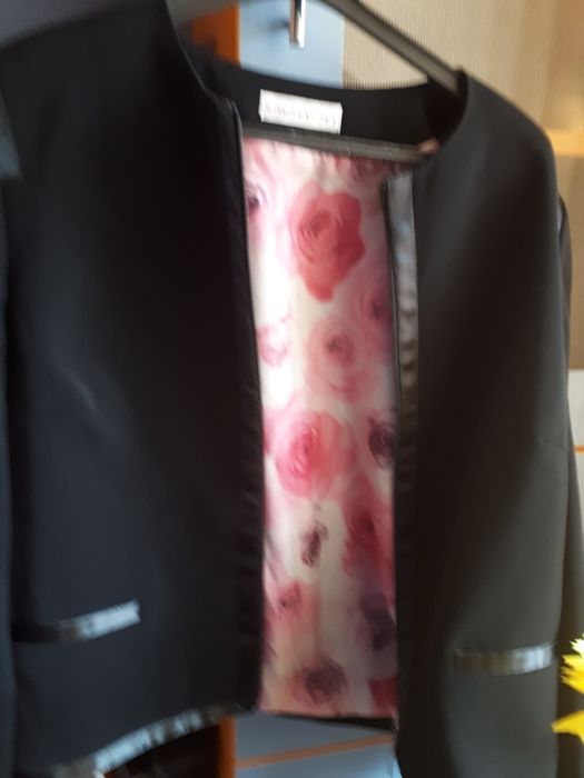 Уникално дамско сако- почти ново