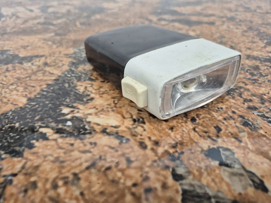 Vând lanterna Fabricata la ELBA,functioneza cu baterie patrata de 4,5v