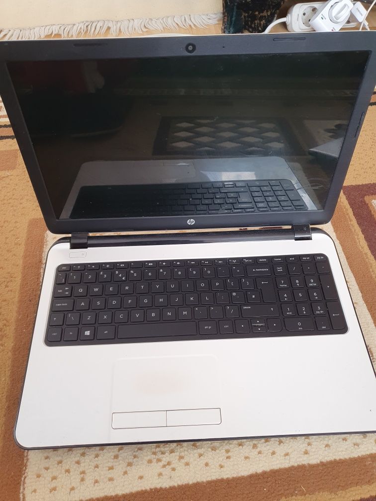 Laptopuri de functionale sau de piese