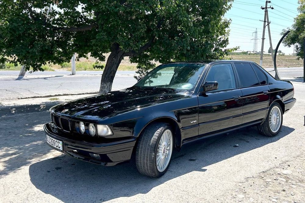 BMW E32 V12 (Xolati Alo) Motor & koborka ideal holatda.