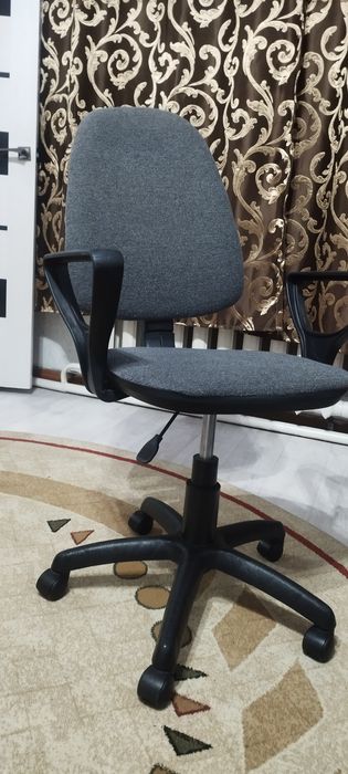 Продам стол офисный