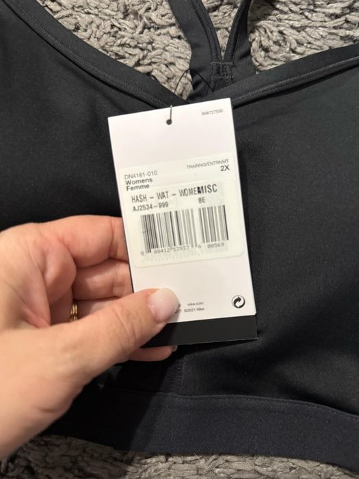 Bustiera Nike noua cu eticheta