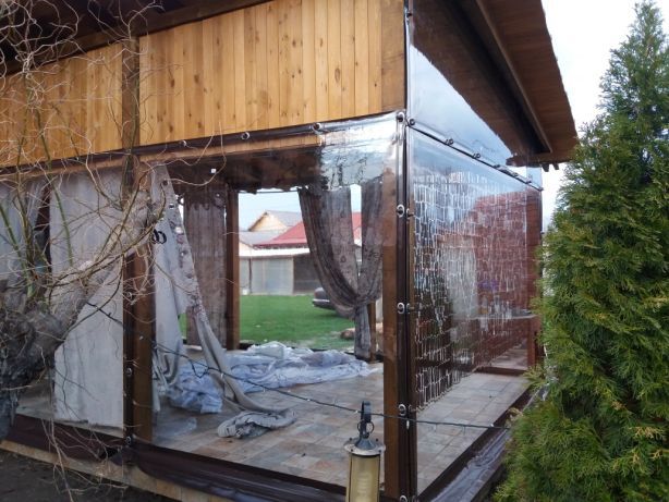 Folie transparentă pentru închiderea teraselor