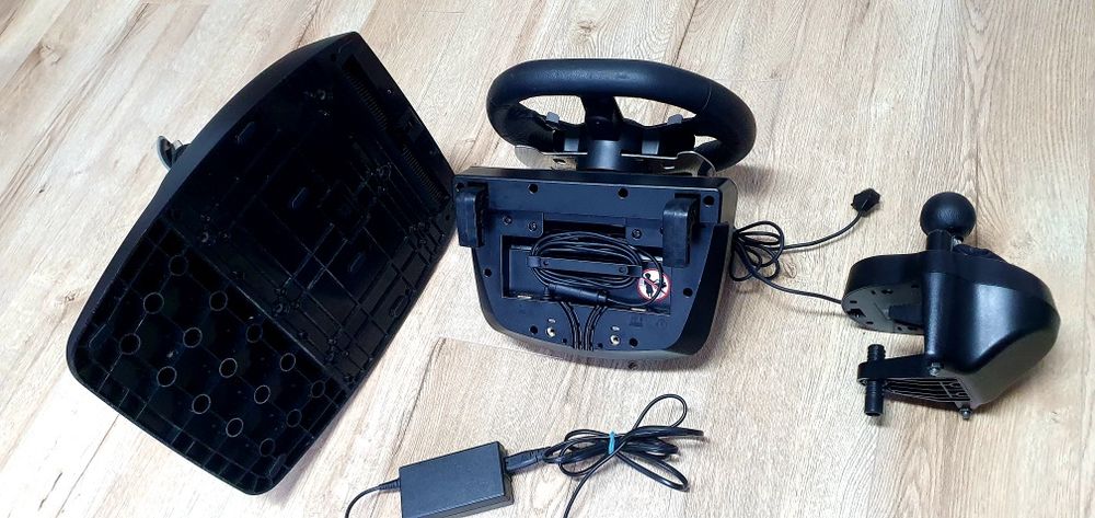 Gaming Volan Logitech G920 Volan+pedal+schimbător+adapter 

Funcționea