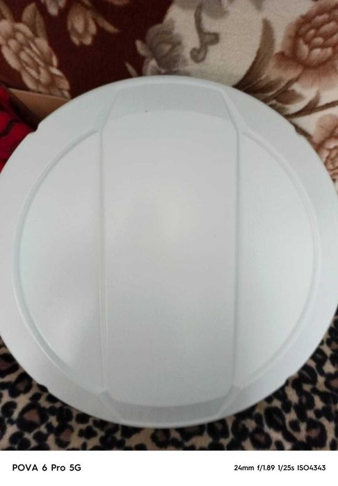 Срочно Чехол на запаску новый белый пластик и кожа