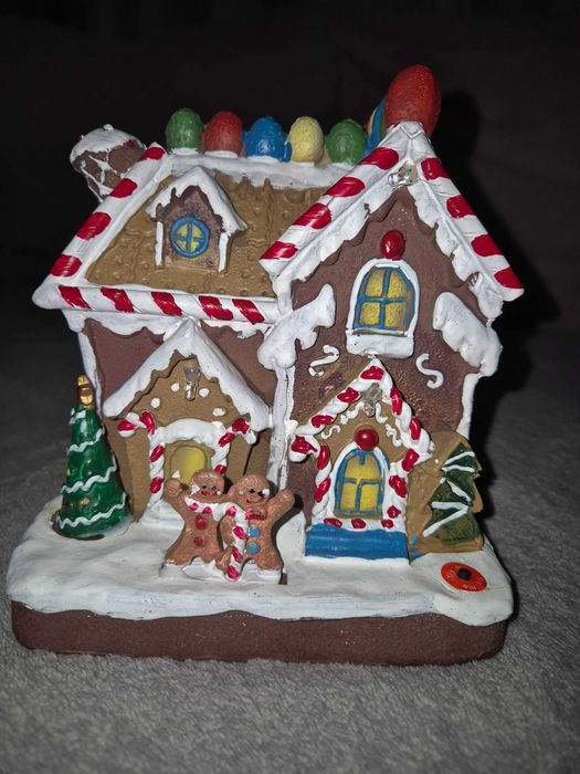 Коледна светеща къщичка