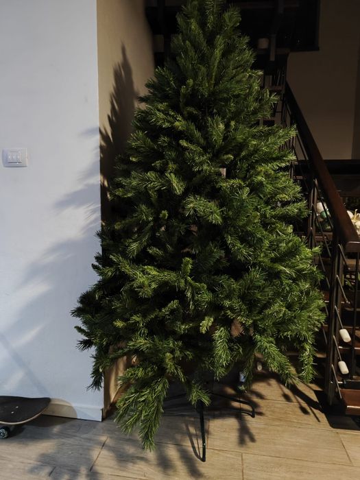 Brad artificial de Crăciun 2,10 inaltime
