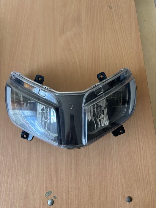 Фара головного света на М8