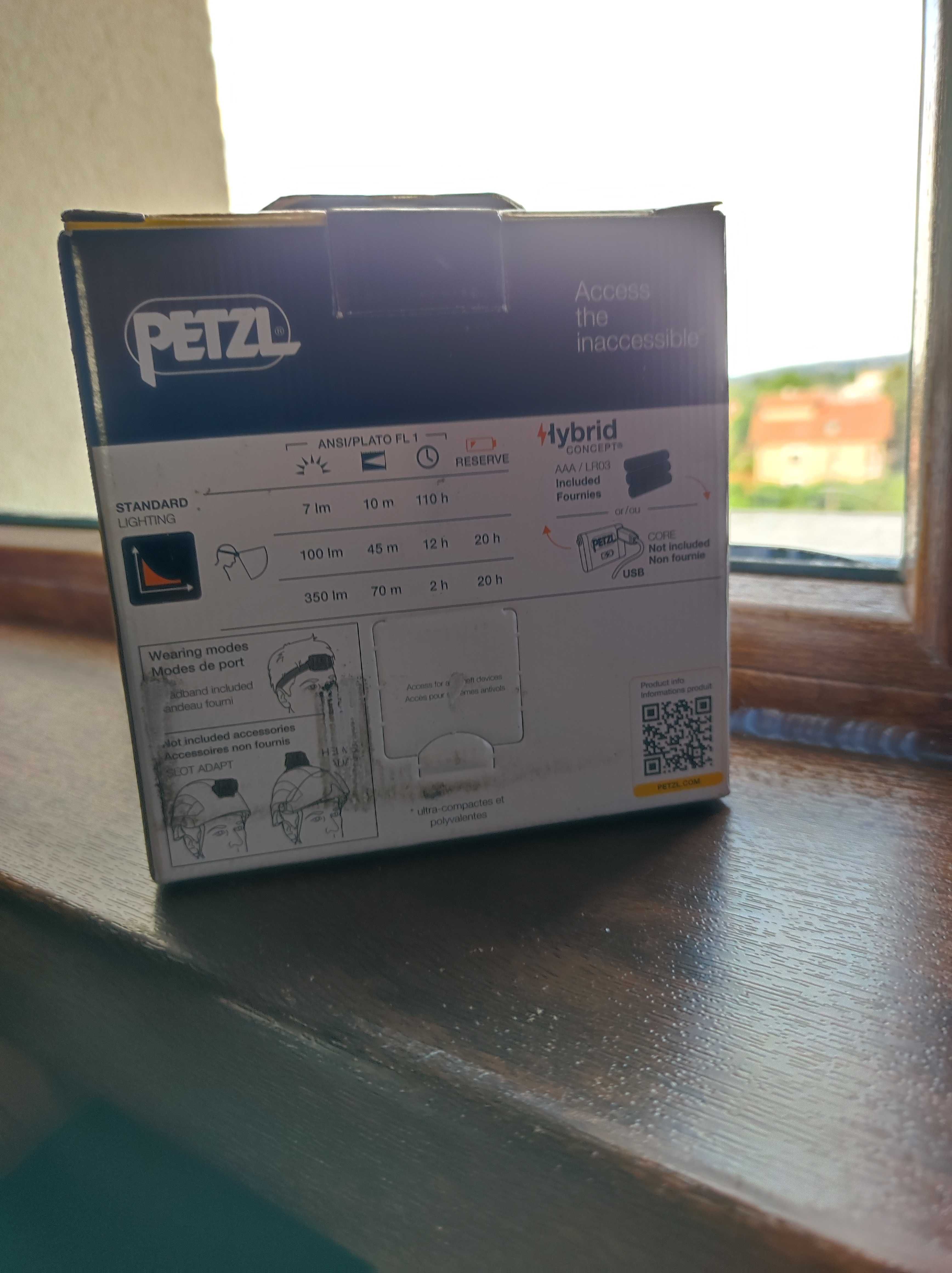 Компактен водоустойчив челен фенер PETZL