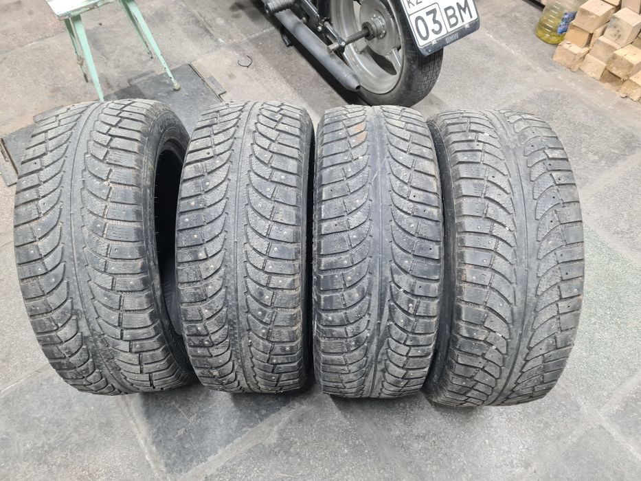 Продам зимние шины r18