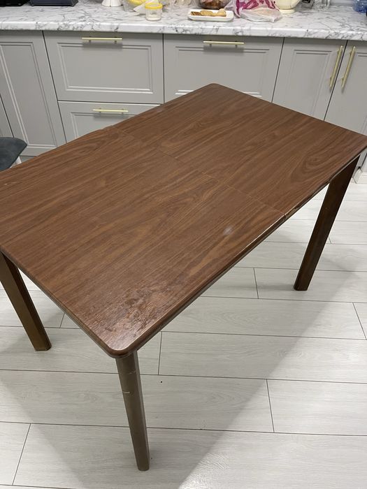 Деревянный стол, хорошего качества