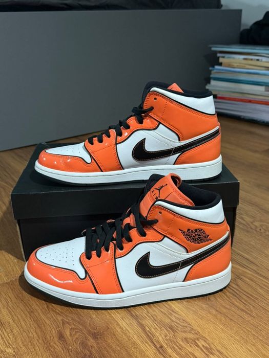 Jordan 1 Mid SE Turf Orange