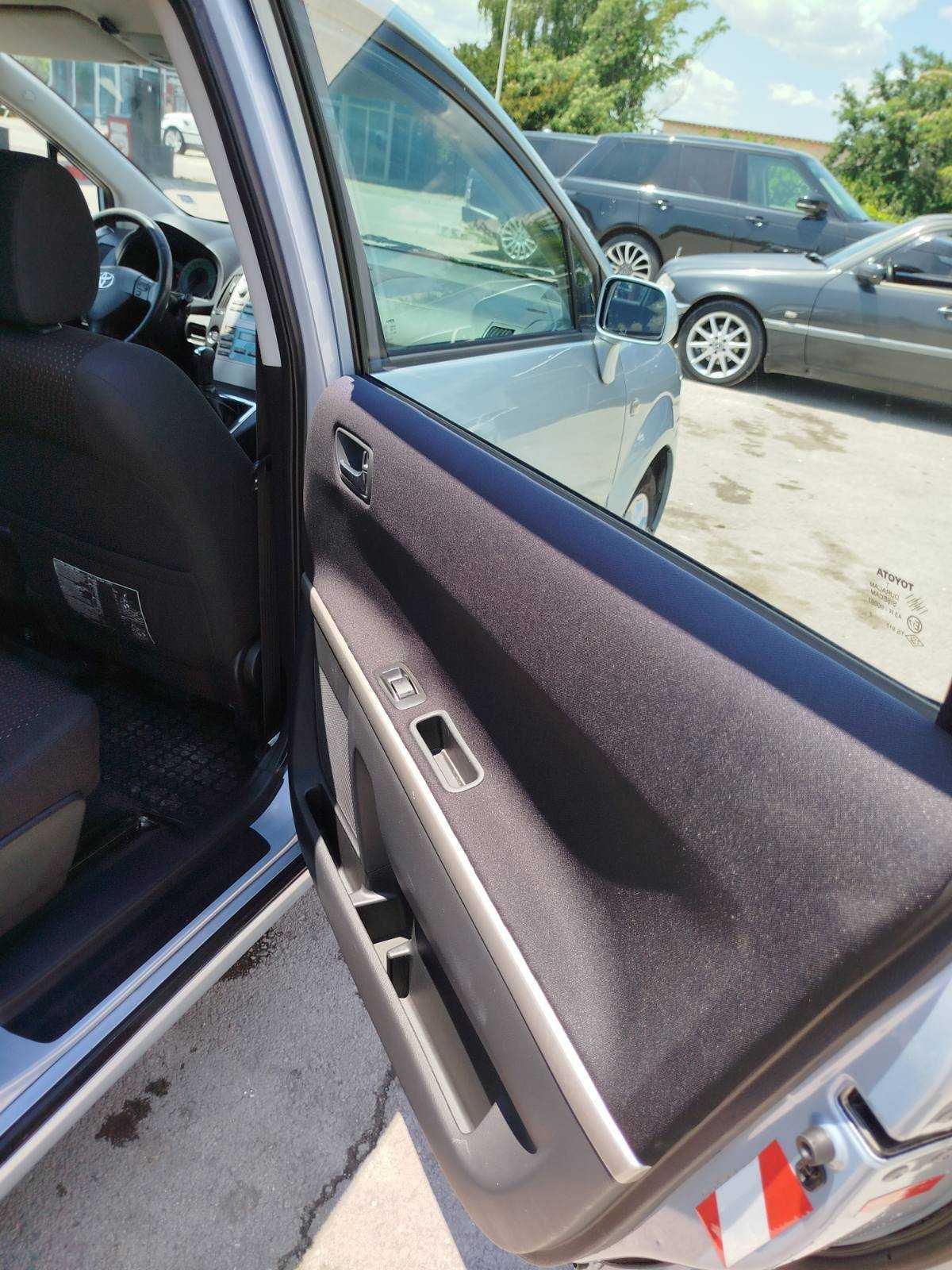 Продавам Toyota Corolla Verso 2007