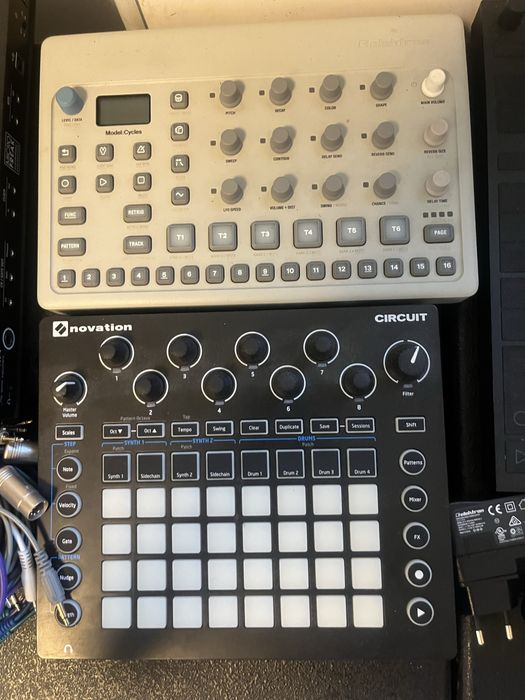 Drum Machine Groovebox Synth Elektron Novation RedSound