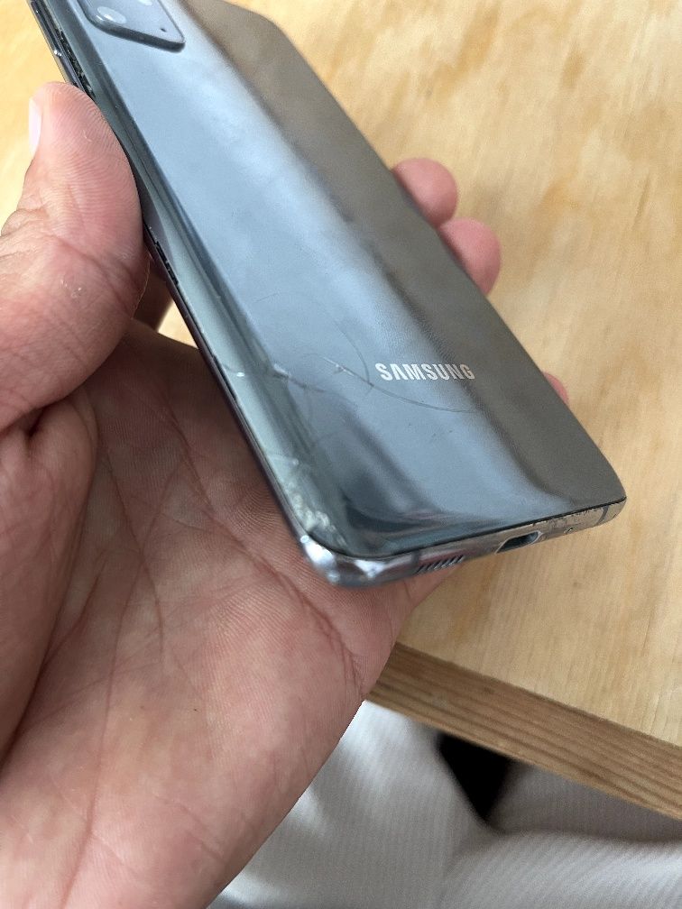 Samsung s 20 + plyus