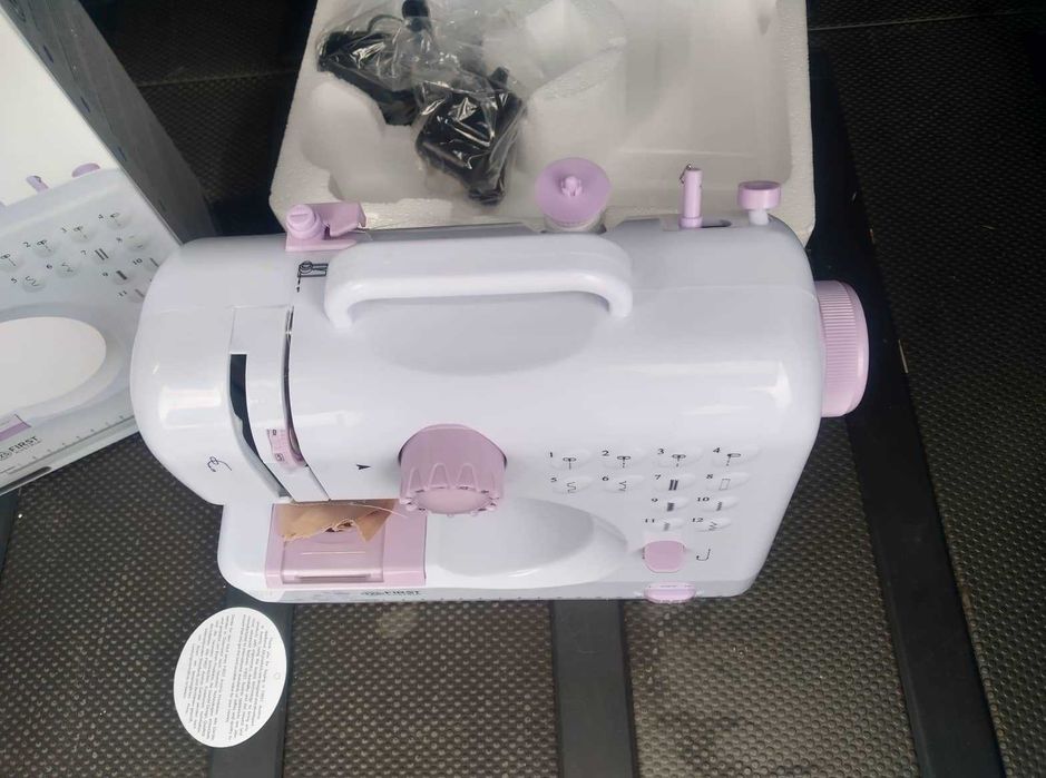 Домашна Шевна машина First Austria 12 програмuи нова